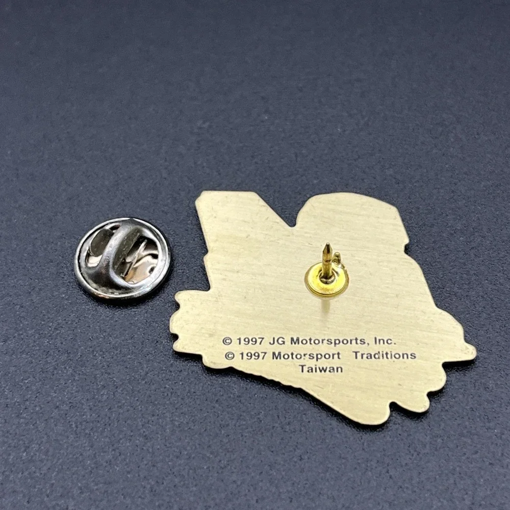 Jeff Gordon #24 NASCAR‎ 1997 Race Car Lapel Hat Pin